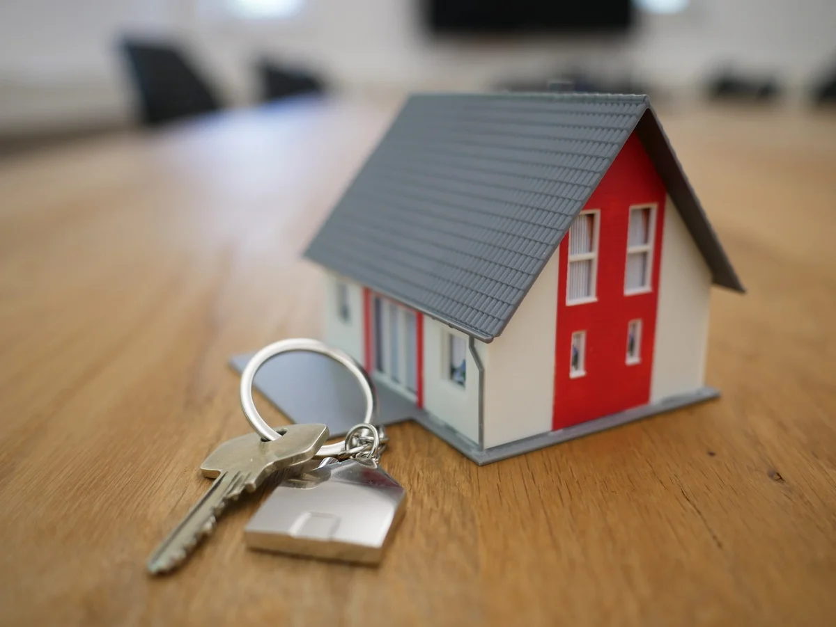 a small house near a keys